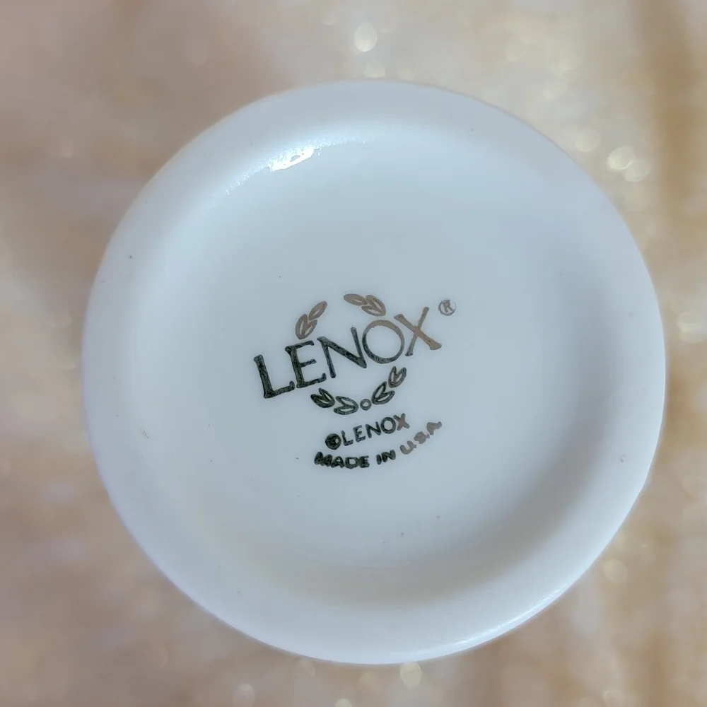 Lenox USA Small Posy Vase Heart Cutouts 24K Gold Trim